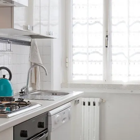 Pateras Flower-rental In アパート ローマ