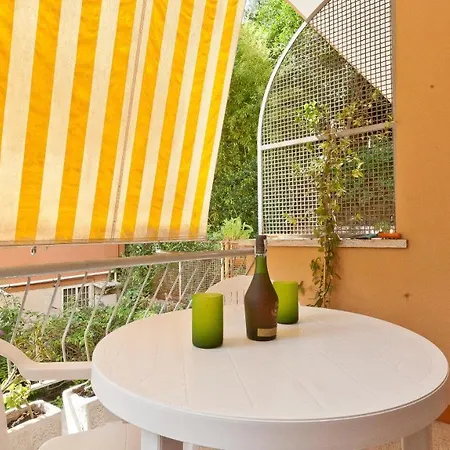 Pateras Flower-rental In アパート